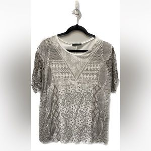 💕 Women’s Zara print top in size medium